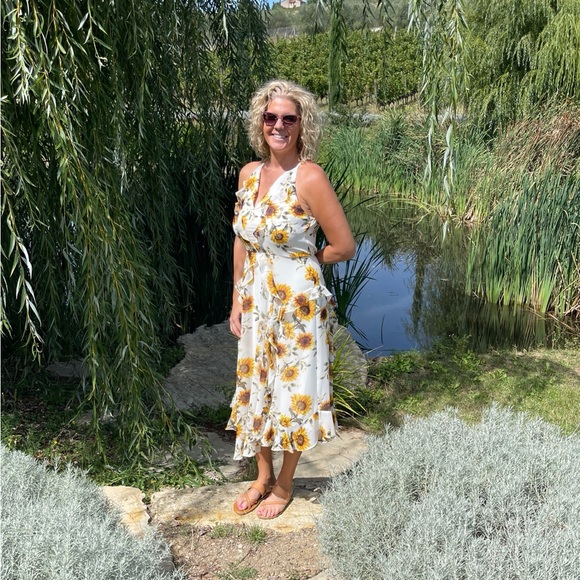 Meet your Posher, Stephanie - Picture 3 of 6